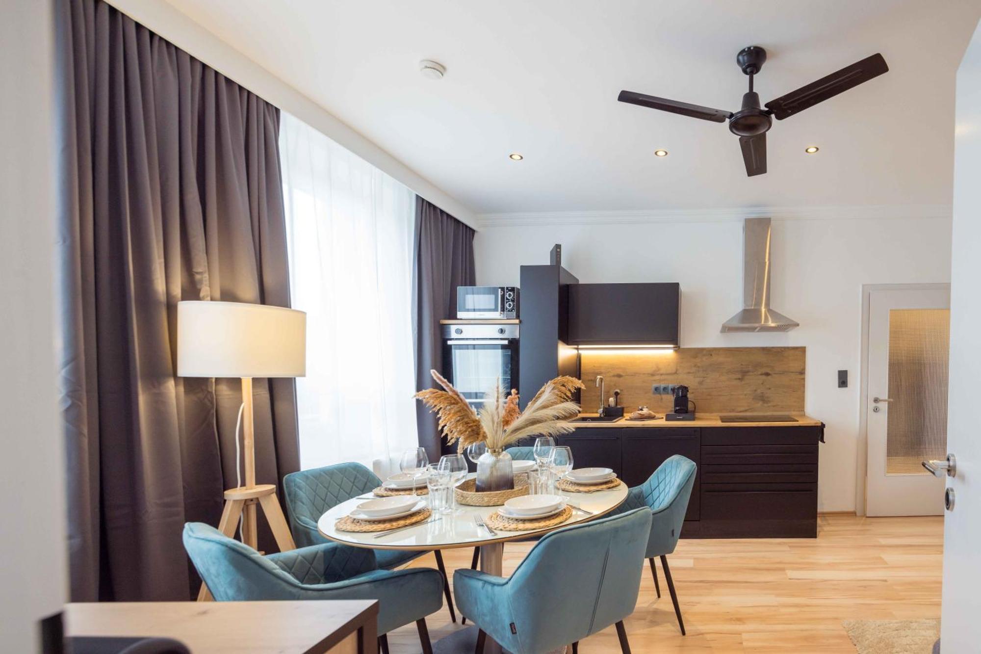 Schillerapartment Hof, Kueche, 24H Digital-Checkin, Parkplatz, Wlan250Mbit Hof  Exteriör bild