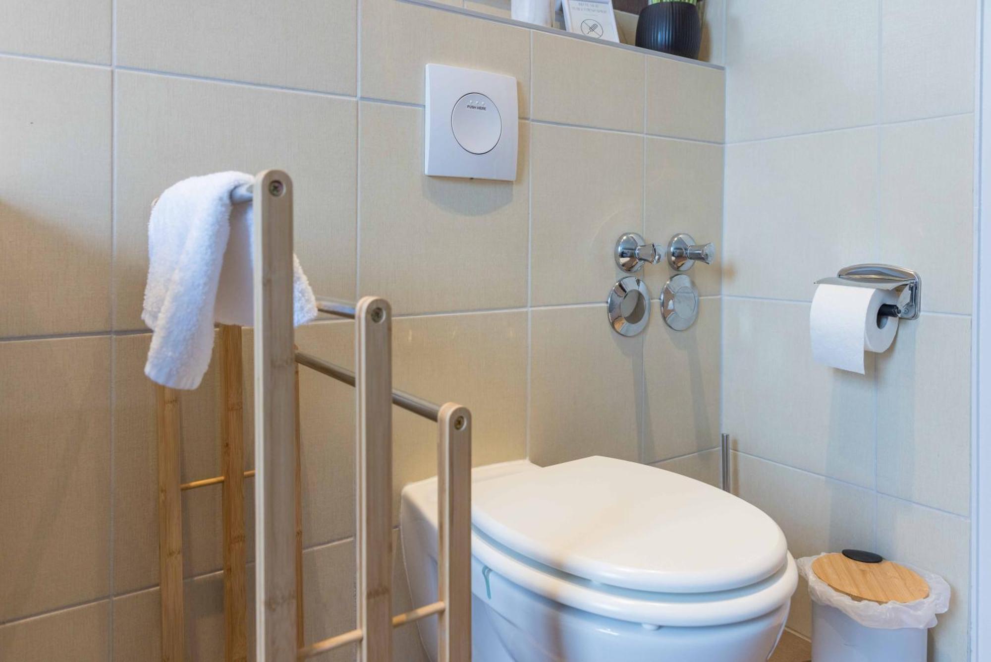 Schillerapartment Hof, Kueche, 24H Digital-Checkin, Parkplatz, Wlan250Mbit Hof  Exteriör bild