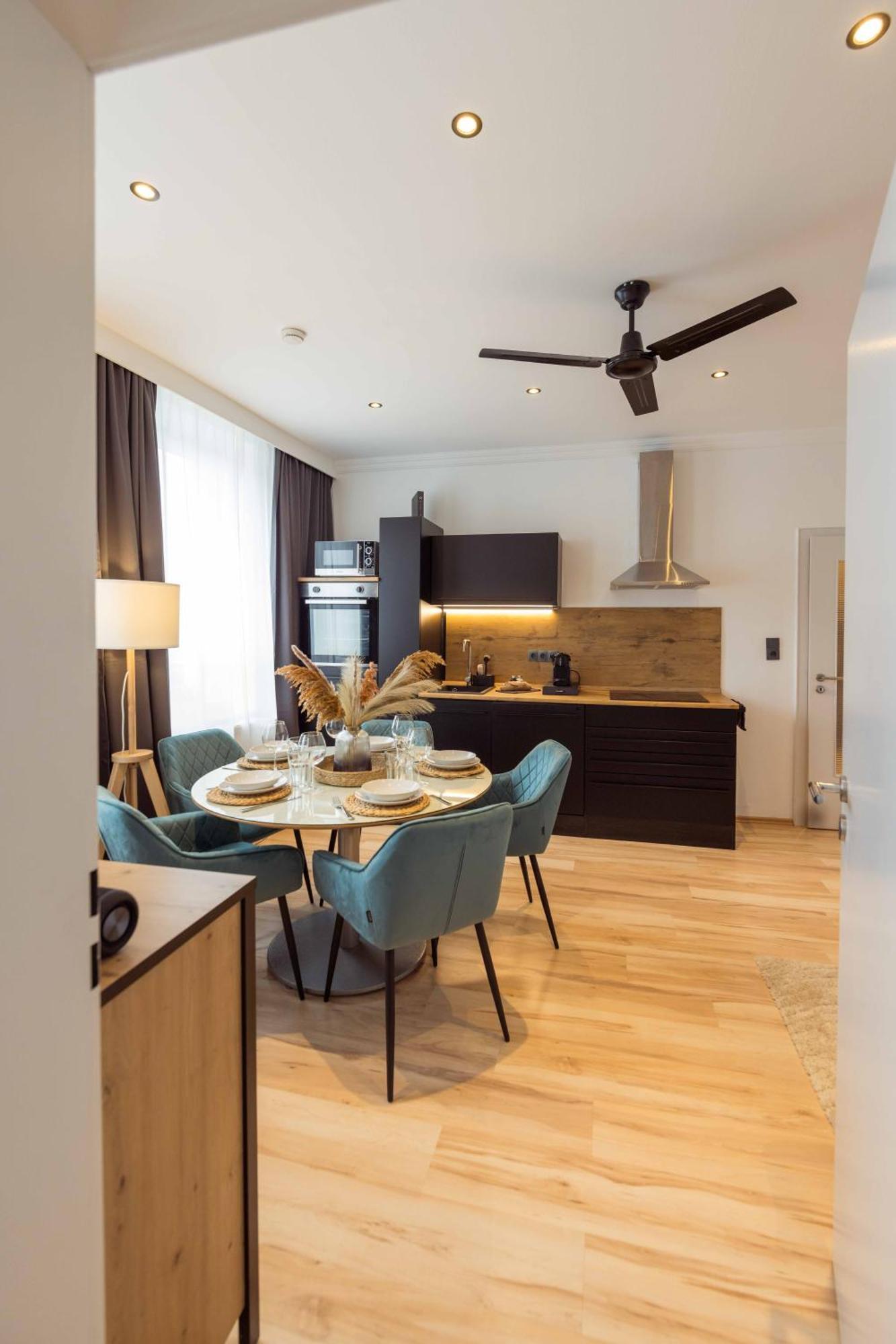 Schillerapartment Hof, Kueche, 24H Digital-Checkin, Parkplatz, Wlan250Mbit Hof  Exteriör bild