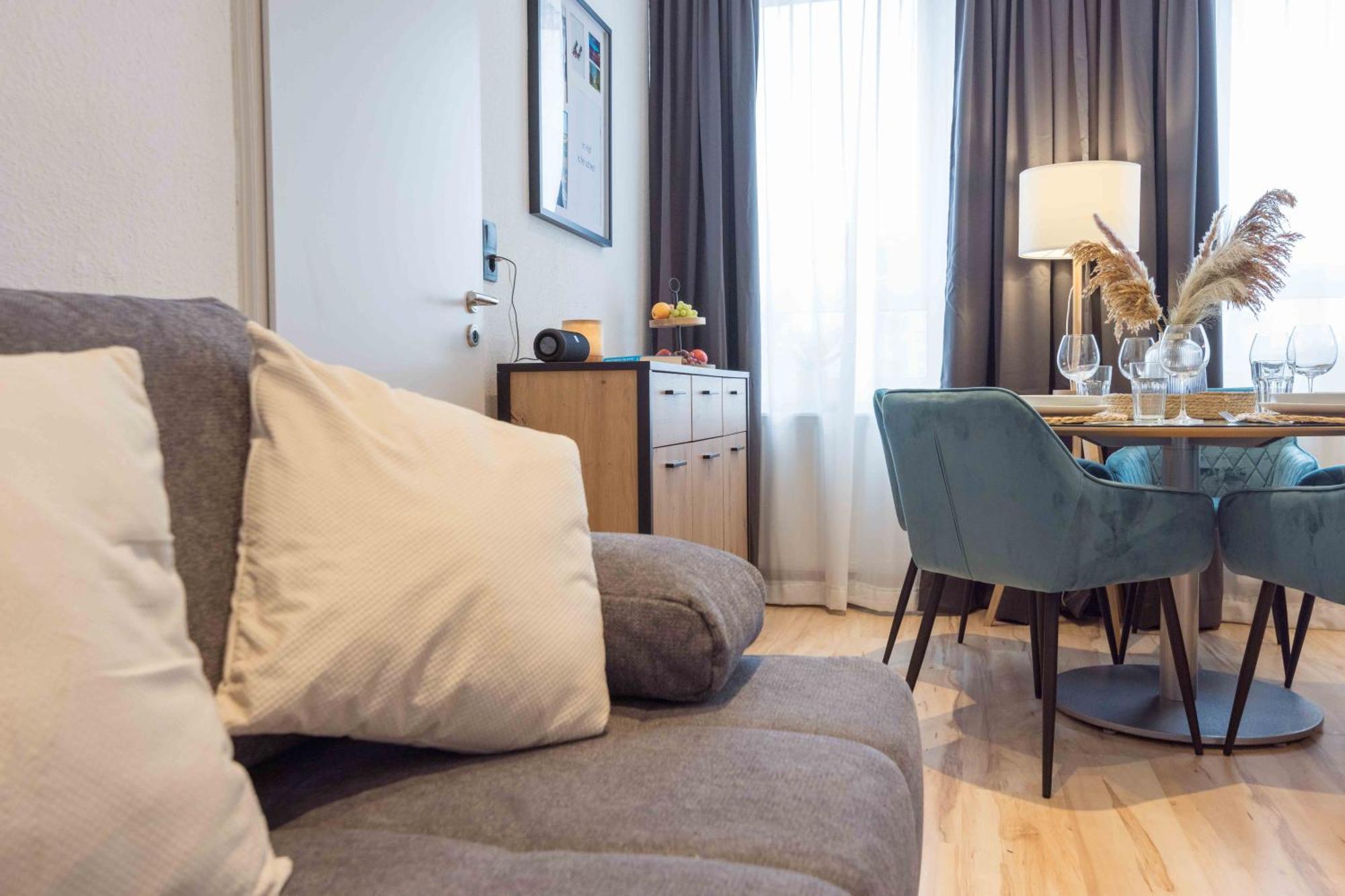 Schillerapartment Hof, Kueche, 24H Digital-Checkin, Parkplatz, Wlan250Mbit Hof  Exteriör bild