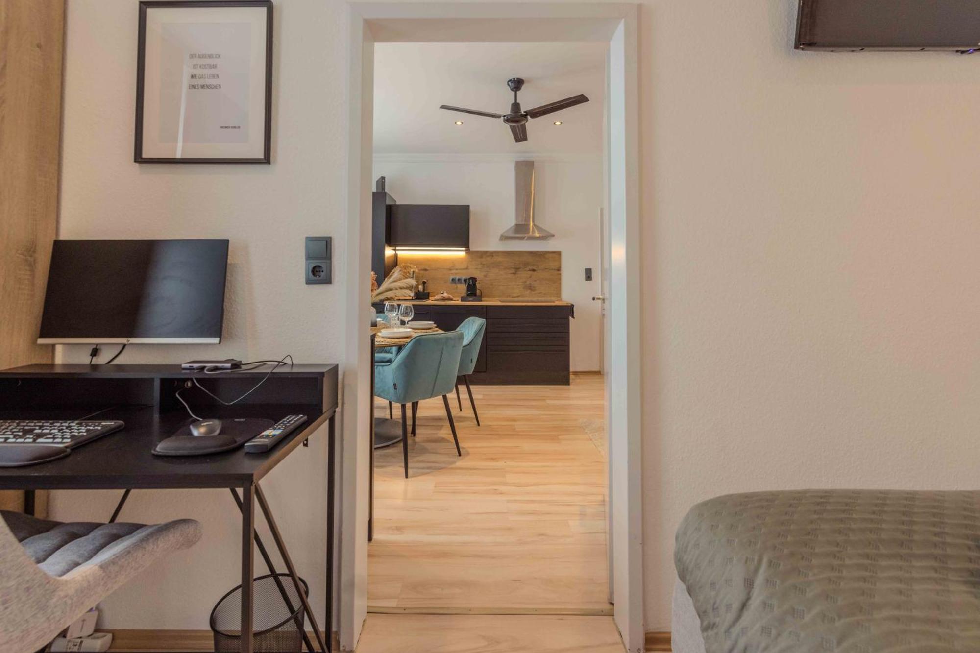 Schillerapartment Hof, Kueche, 24H Digital-Checkin, Parkplatz, Wlan250Mbit Hof  Exteriör bild
