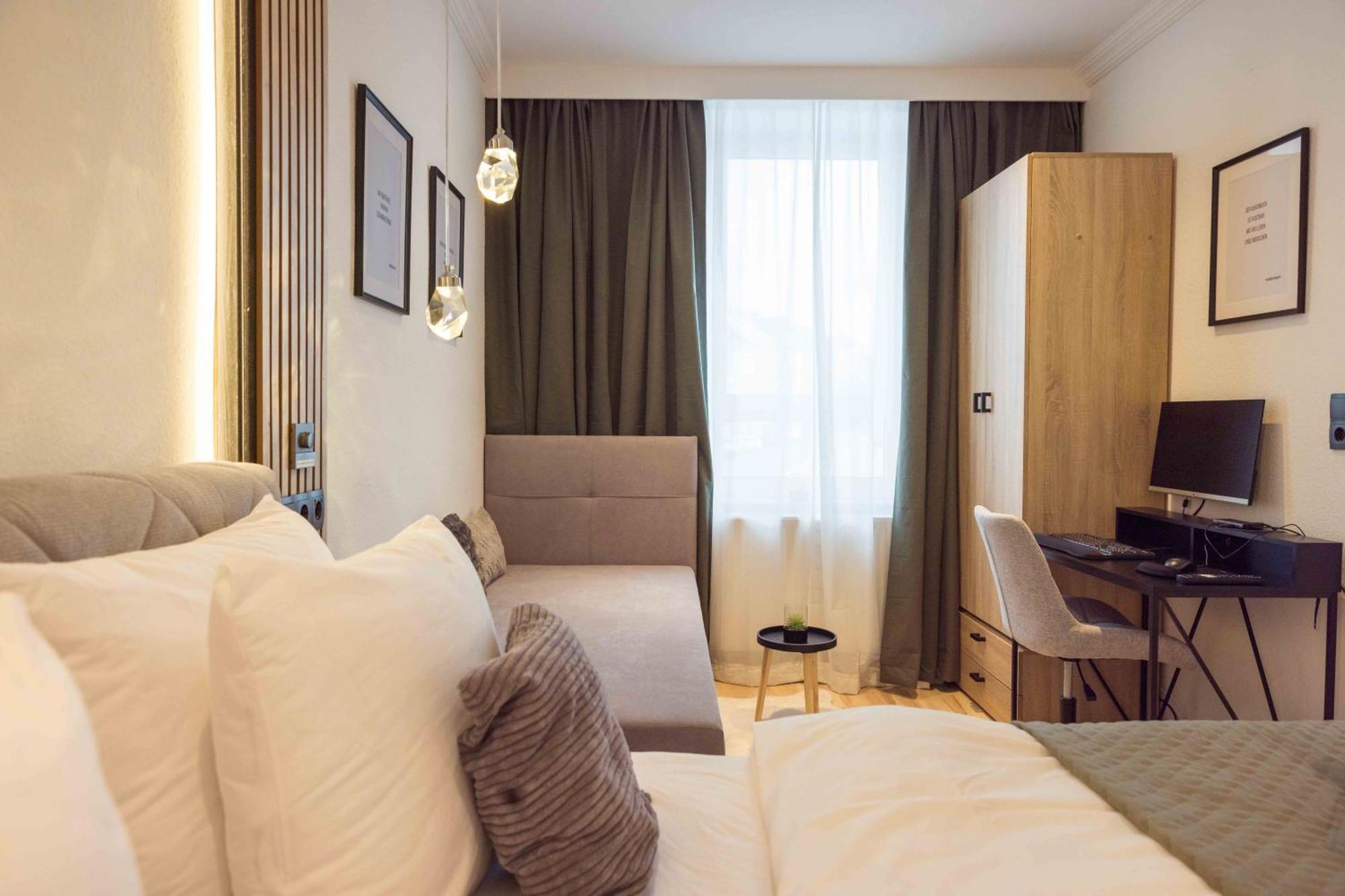 Schillerapartment Hof, Kueche, 24H Digital-Checkin, Parkplatz, Wlan250Mbit Hof  Exteriör bild